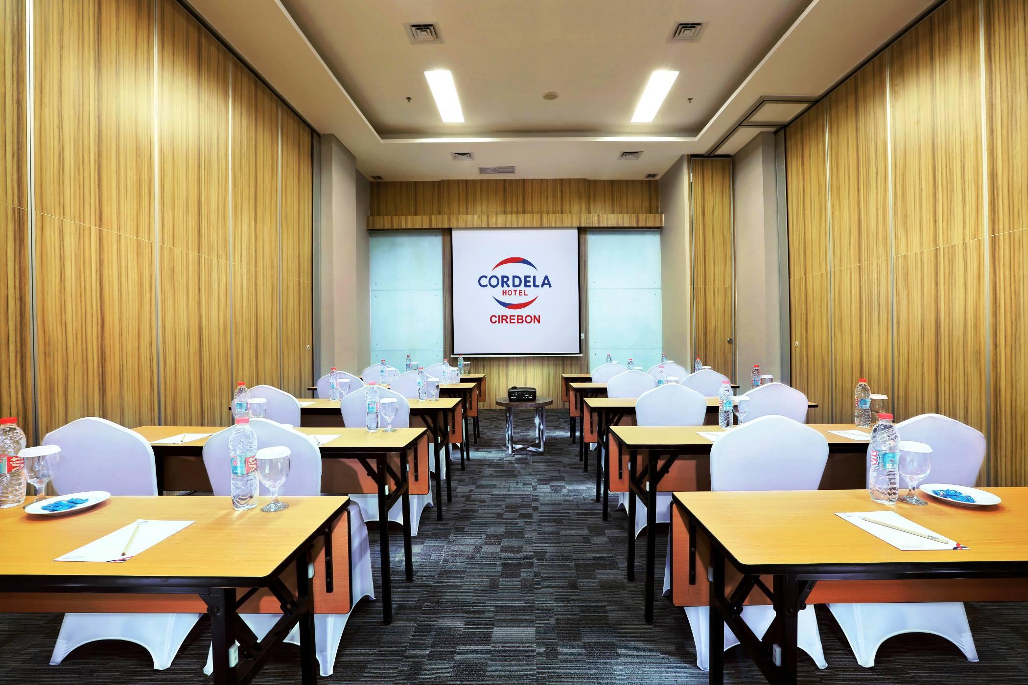Cordela Hotel Cirebon Extérieur photo