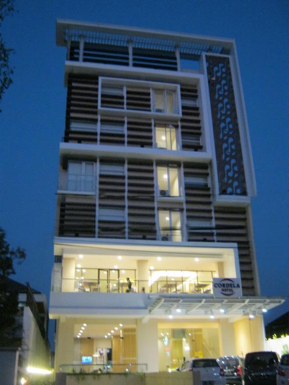 Cordela Hotel Cirebon Extérieur photo
