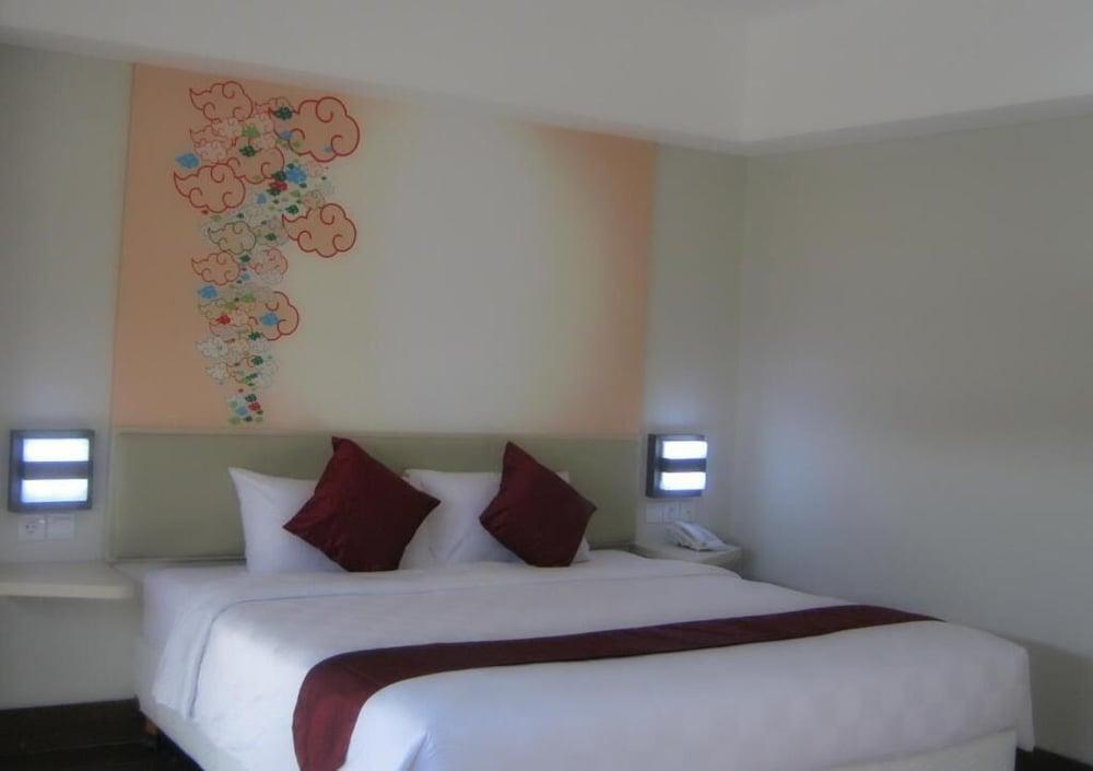 Cordela Hotel Cirebon Extérieur photo