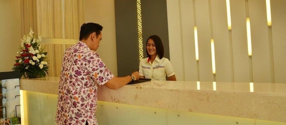 Cordela Hotel Cirebon Extérieur photo