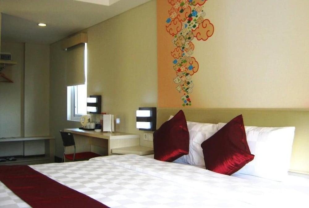 Cordela Hotel Cirebon Extérieur photo