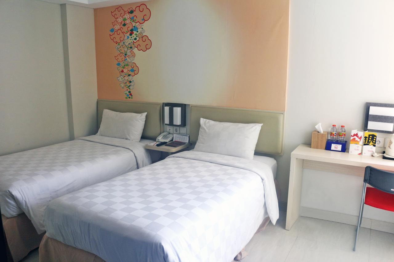 Cordela Hotel Cirebon Extérieur photo